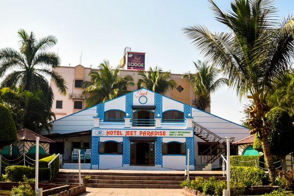 Image of Hotel Jeet Paradise - Family Resto, Bar & Lodge